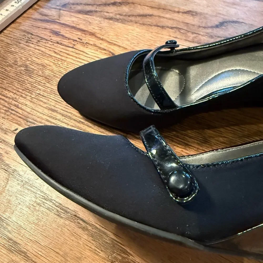 Bandolino Black Mary Jane 2” Wedge Pumps Almond Toe Patent Elastic Strap 7M